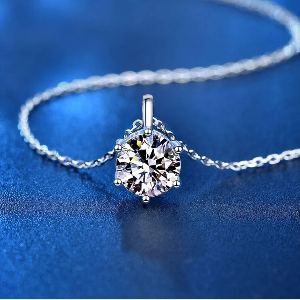 Collana con Ciondolo in Moissanite