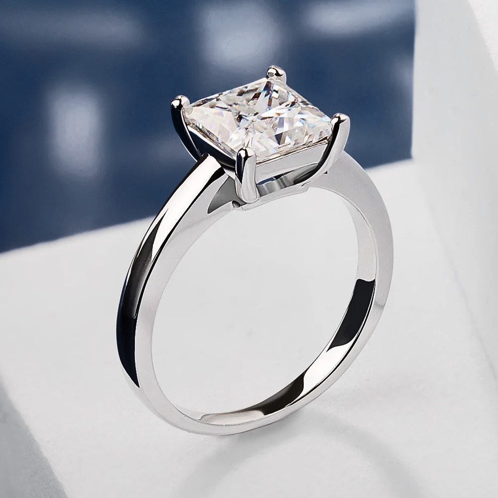 Solitario con Moissanite Taglio Princess