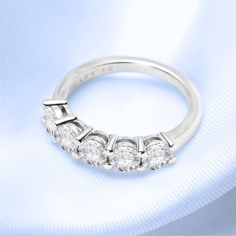 Fede a 5 pietre con  Moissaniti per ct 1,50