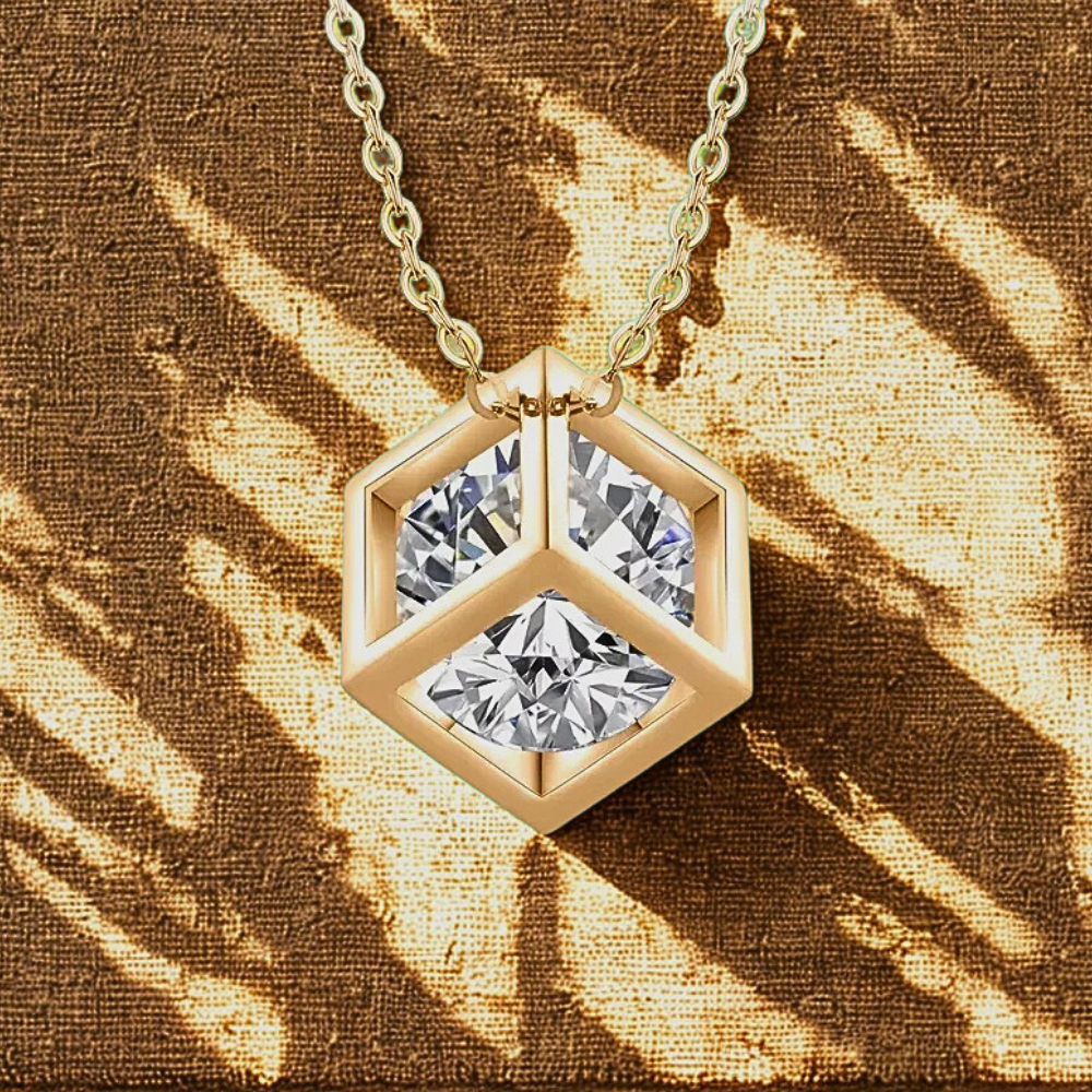 Collana con Ciondolo a Cubo con Moissanite di ct 4,00