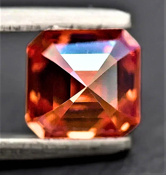 Moissanite Taglio Asscher Colore Rosso/Arancio Certificata