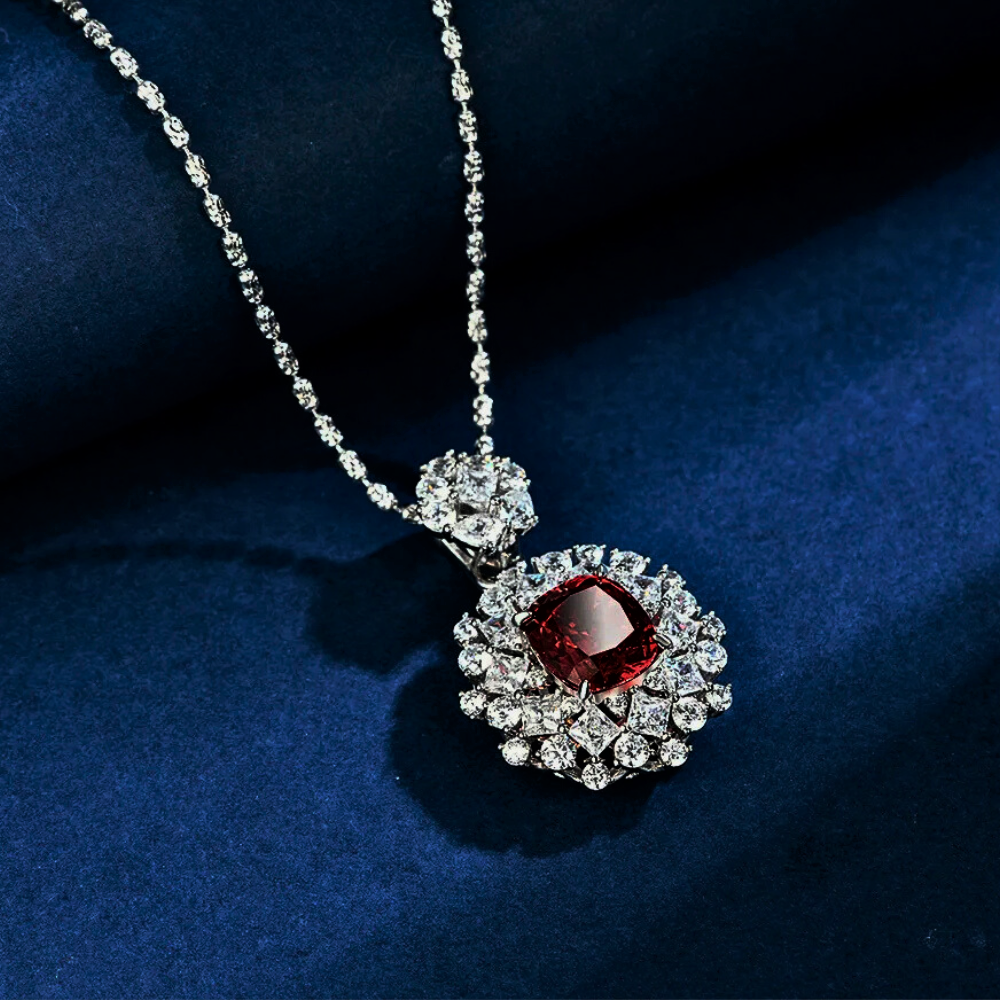 Collana con Rubino Coltivato e Diamanti Lab Grown