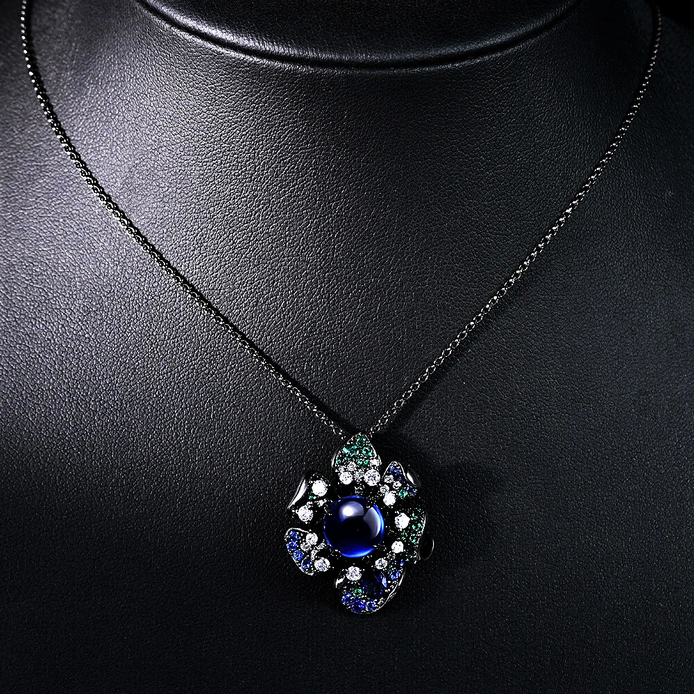 Collana Floreale con Zaffiro Lab Grown, Zaffiri, Smeraldi e Brillanti Sintetici