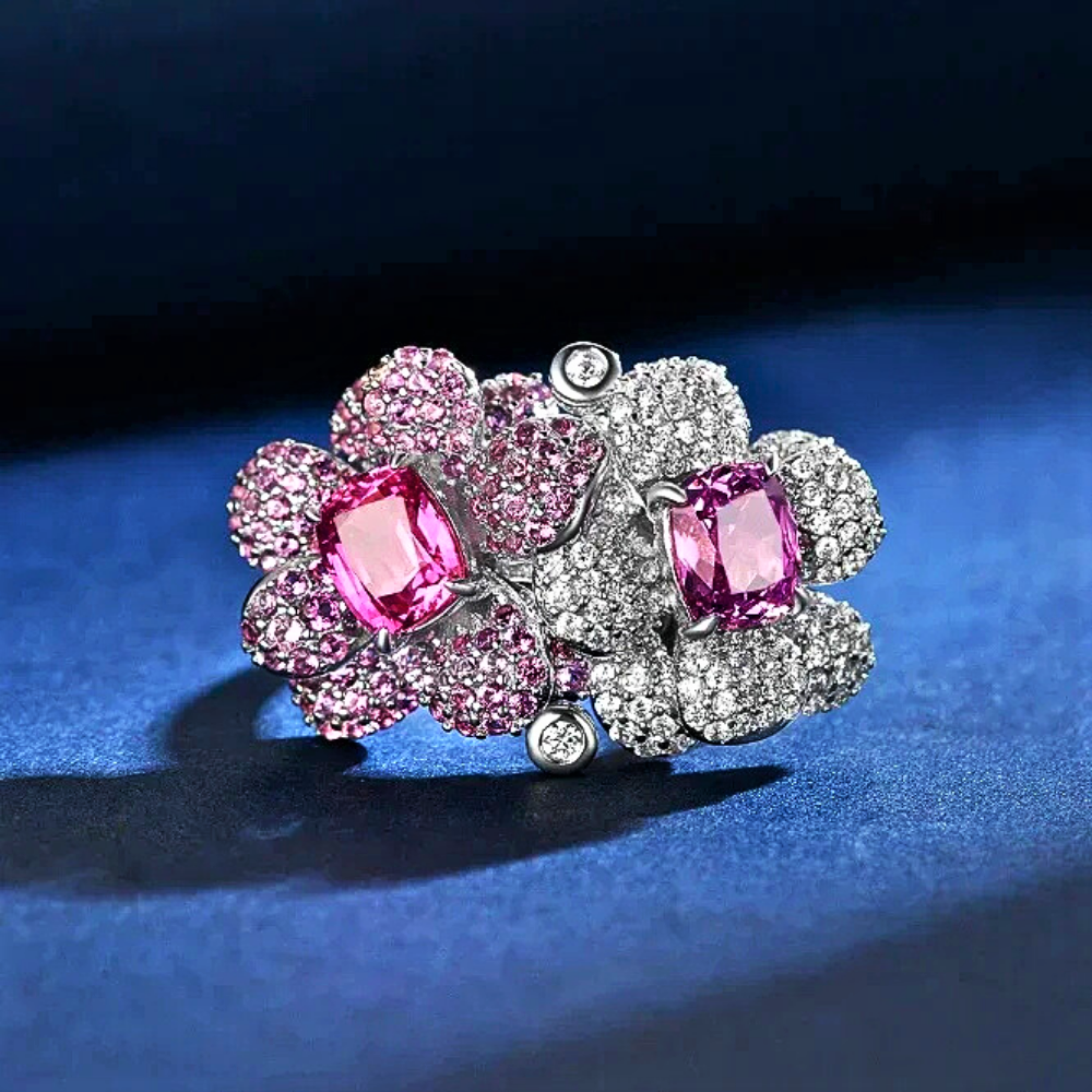 Anello con Zaffiri Rosa Coltivati e Brillanti Sintetici ad Alto Contenuto di Carbonio