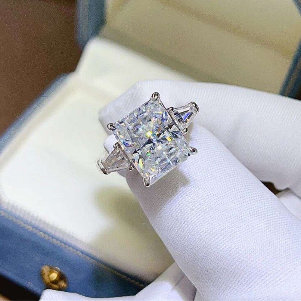 Fascione con Moissanite Taglio Radiant da 5 o 10 ct