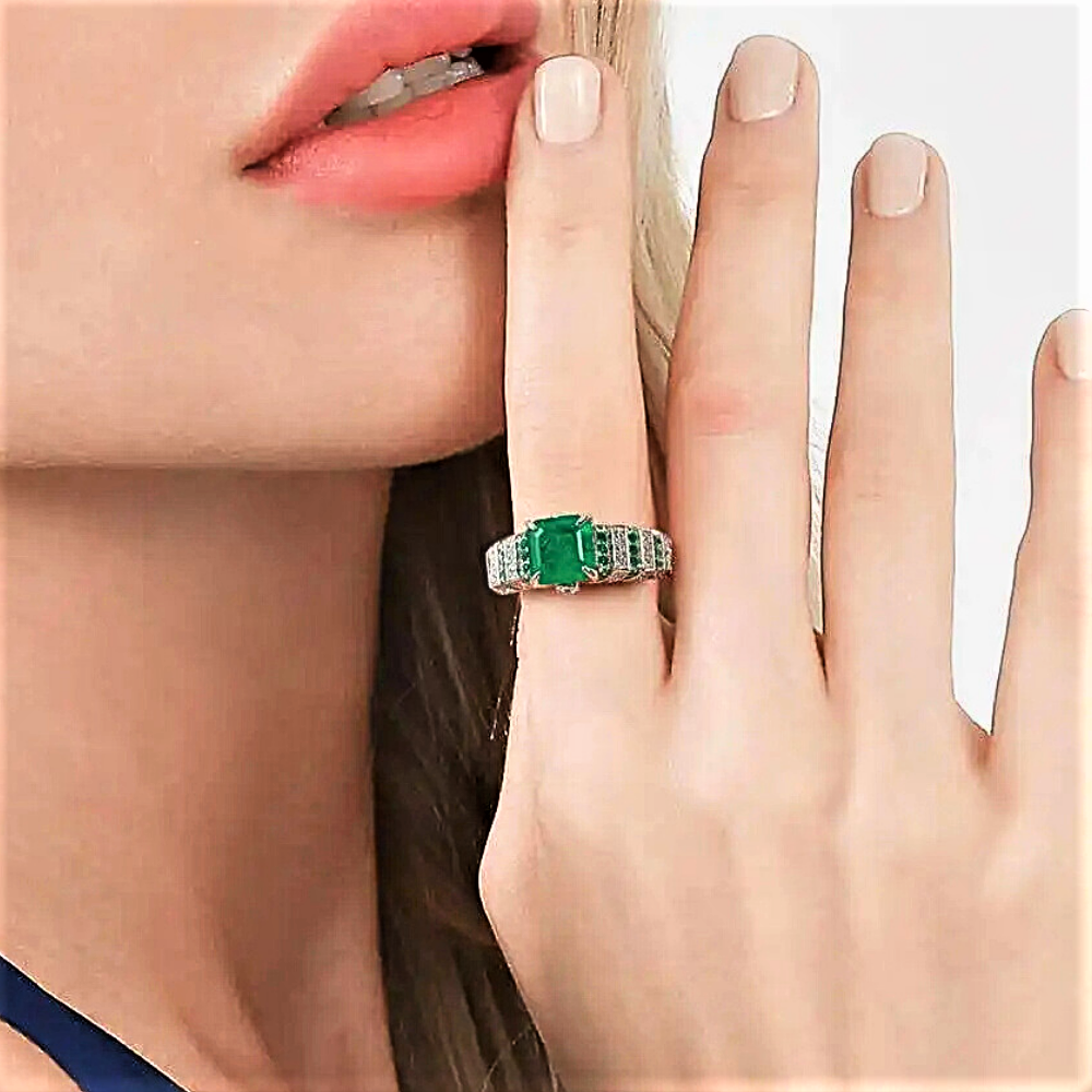 Fascia con Smeraldo Taglio Asscher e Taglio brillante Coltivati con Brillanti sintetici ad Alto contenuto di Carbonio