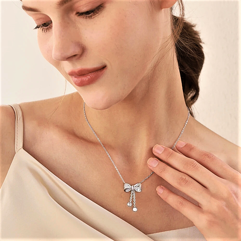 Collana "Fiocco Illuminato" – Leggerezza che Brilla