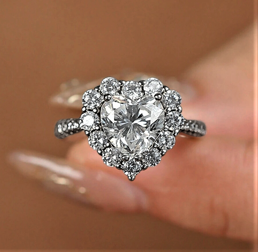 Anello “Cuore Illuminato” con Moissanite centrale Taglio Cuore Certificata di ct 2.00