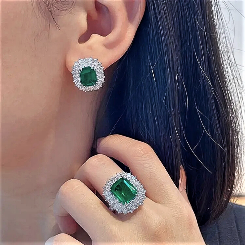 Anello con Smeraldo Colombiano Taglio Smeraldo Lab Grown per ct 6,50 e Brillanti Coltivati