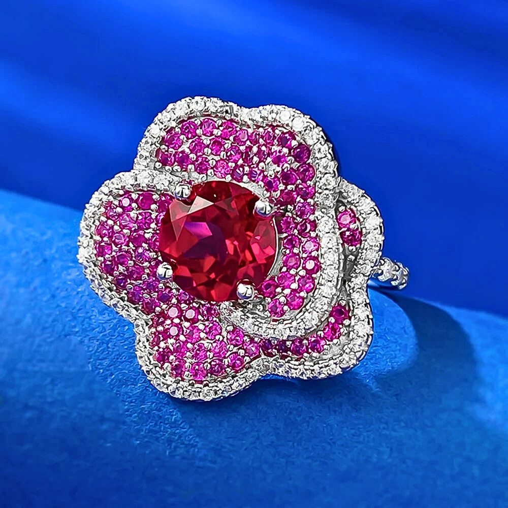 Anello Floreale con Rubino Lab Grown e Petali Multistrato di Zaffiri Rosa