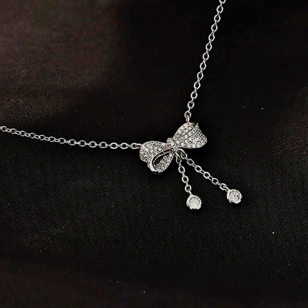 Collana "Fiocco Illuminato" – Leggerezza che Brilla