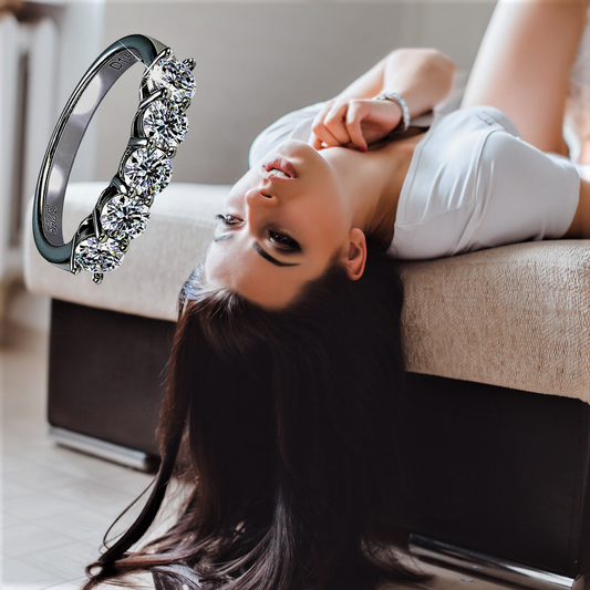 Anillo de cinco luces: símbolo de amor y estabilidad