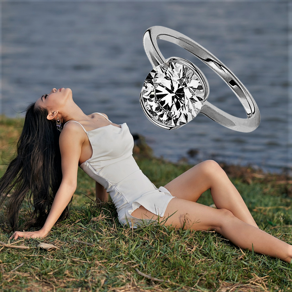 Solitaire "Light On": Timeless Splendor 
