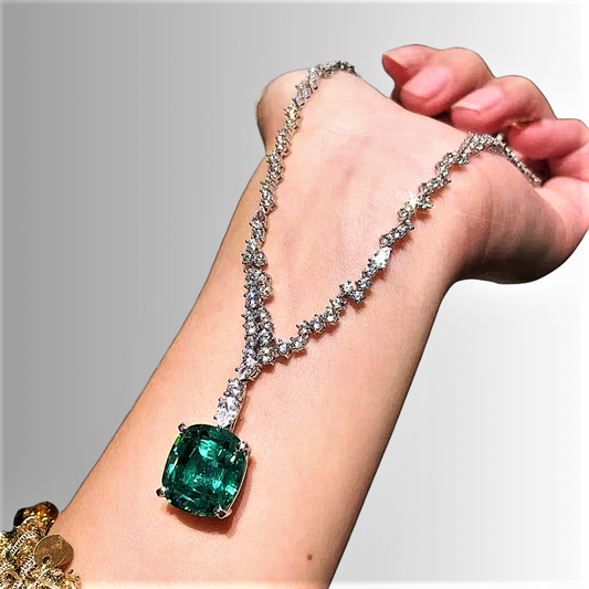 Collana con Tormalina Paraiba Lab Grown Taglio Cuscino e Diamanti Sintetici ad Alto Contenuto di Carbonio