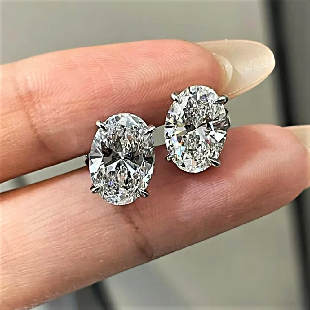 Orecchini Punto Luce con Moissanite Ovale: Raffinatezza Pura in 4 Carature di Lusso