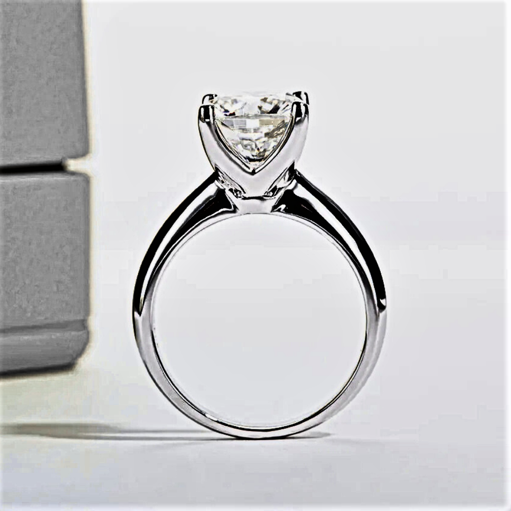 Solitario con Moissanite di ct. 3.50 Taglio Cuscino