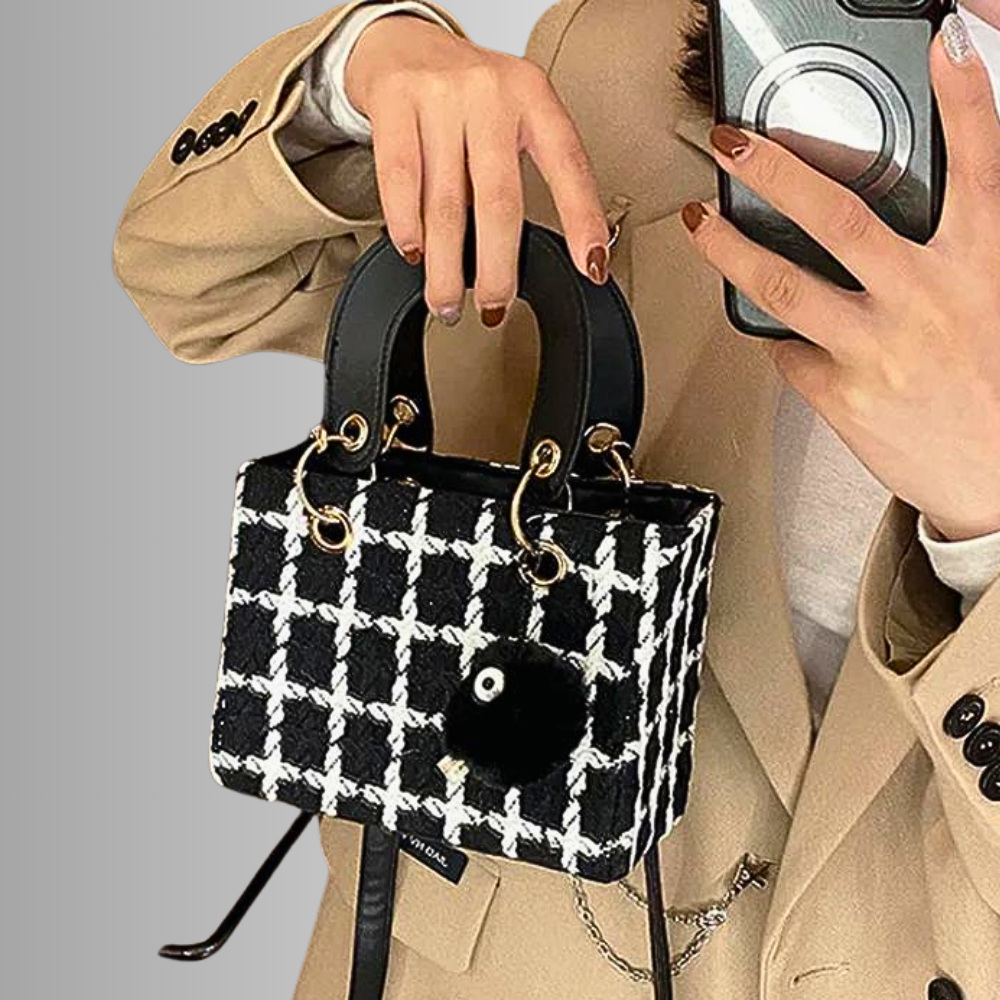 Mini Bolso de Lana Elegancia y Diseño Innovador