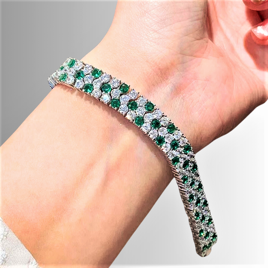 Bracciale Tennis a Tre File con Smeraldi Coltivati Taglio Brillante e Brillanti Sintetici