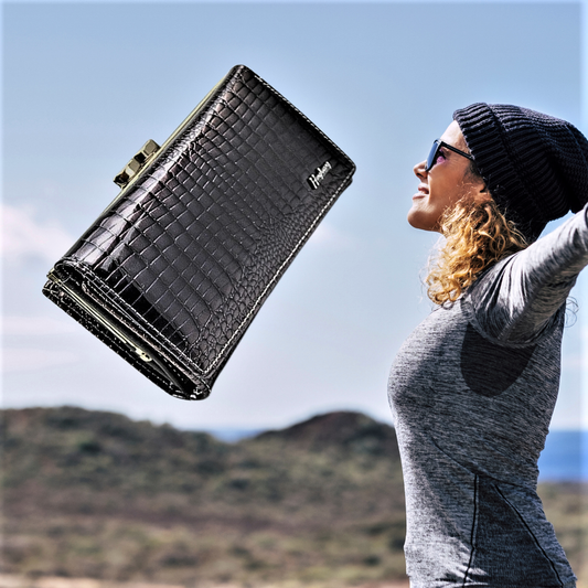 Cartera de piel de becerro auténtica con temática de cocodrilo