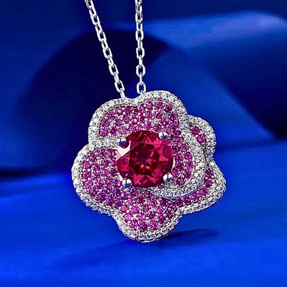 Collana Floreale con Rubino Lab Grown e Petali Multistrato di Zaffiri Rosa