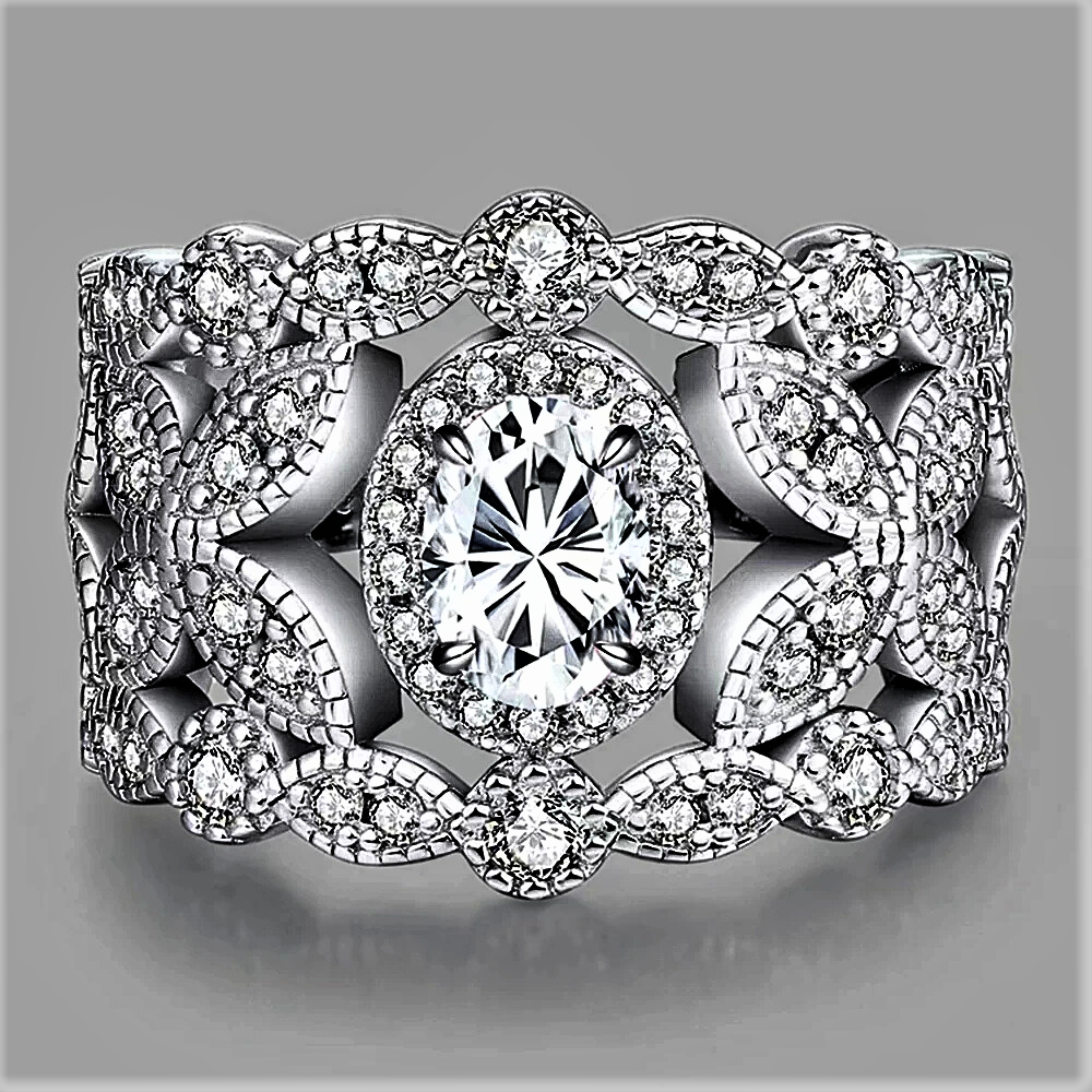 Anello "Corona Barocca" con Moissanite Ovale e Diamanti Sintetici