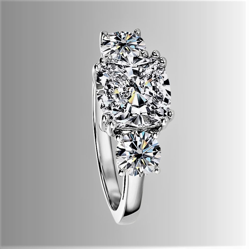 Trilogy con Moissanite Taglio Cuscino e due Taglio Brillante per ct 3,50