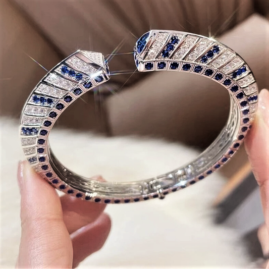 Bracciale Rigido con Zaffiri Coltivati e Brillanti Sintetici ad Alto Contenuto di Carbonio