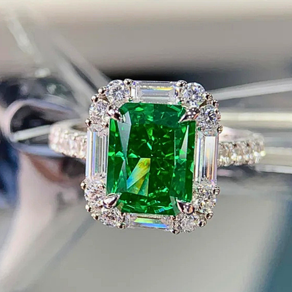 Anello con Smeraldo creato in Laboratorio per ct 3,00