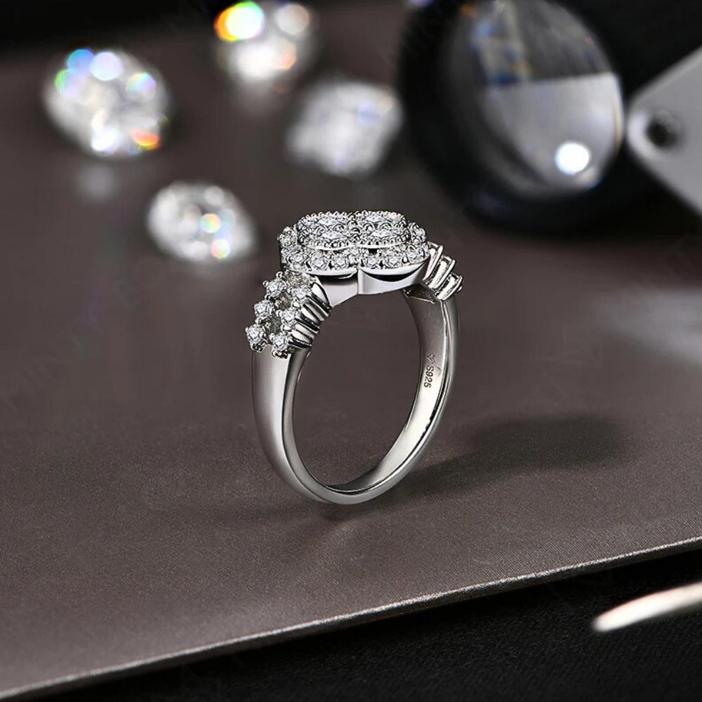 Fascione a Quadrifoglio con Moissaniti D color per ct 0,87