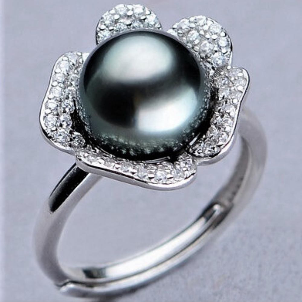 "South Sea" Ring with Natural Tahitian Pearl 