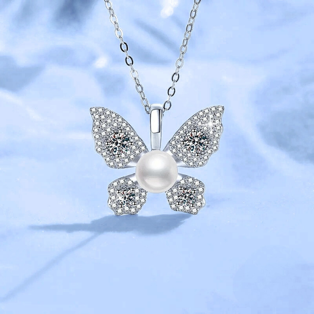 Collana a Farfalla con Moissaniti e Perle Naturali