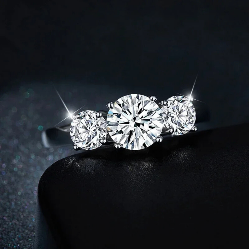 Trilogy con Moissanite Certificata da 2 o 4 Carati