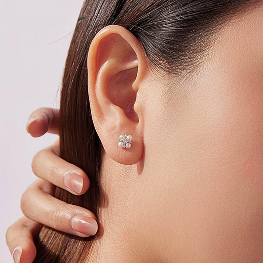 Orecchini a Quadrifoglio con Moissaniti e Perle Naturali