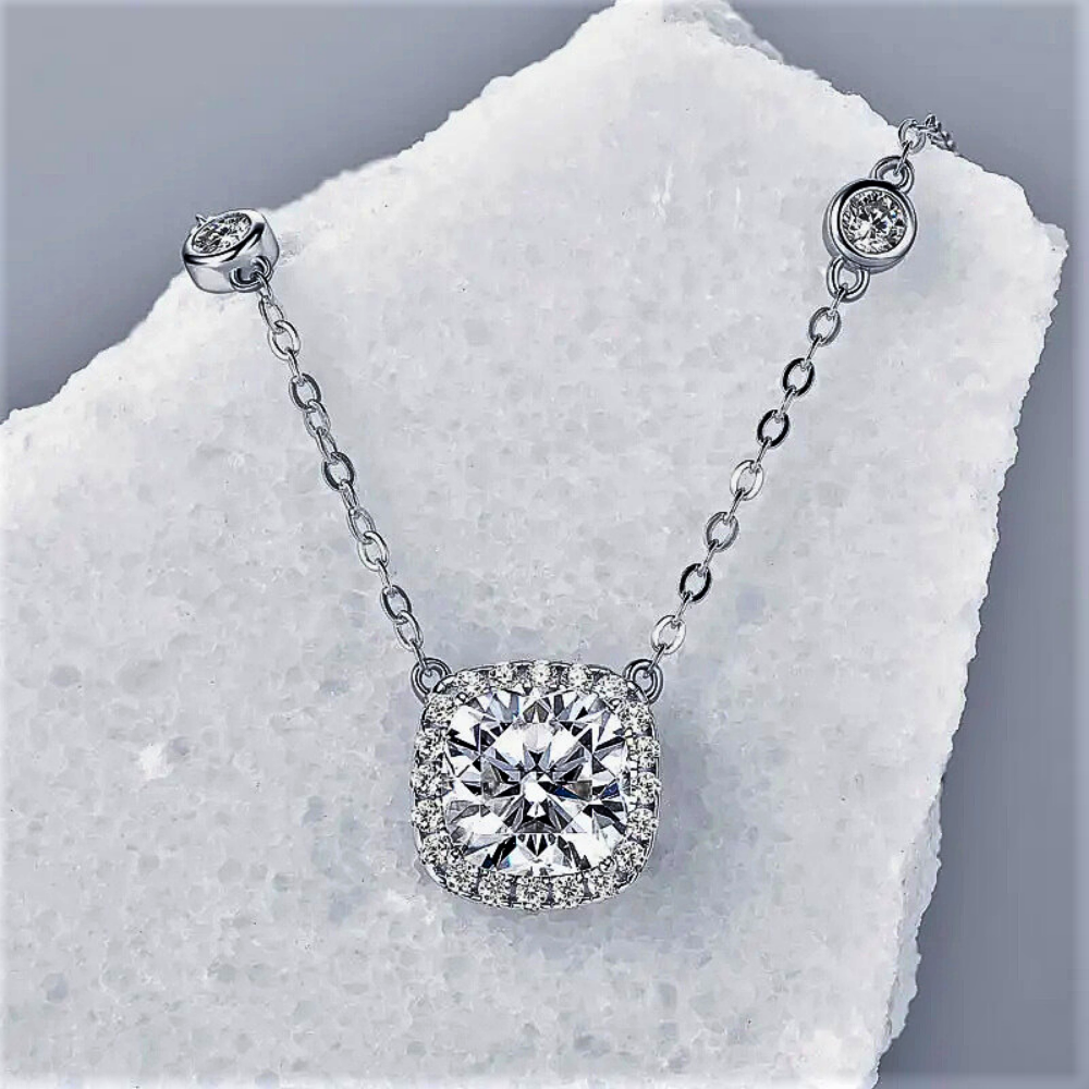 Collana "Costellazione di Luce" – Un Firmamento da Indossare