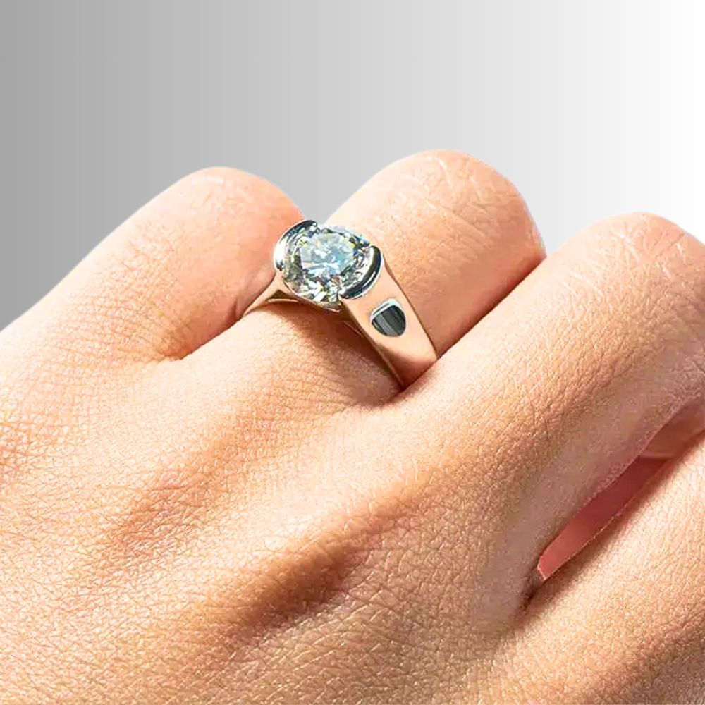 Solitario con Castone Aperto con Moissanite di ct 2,00
