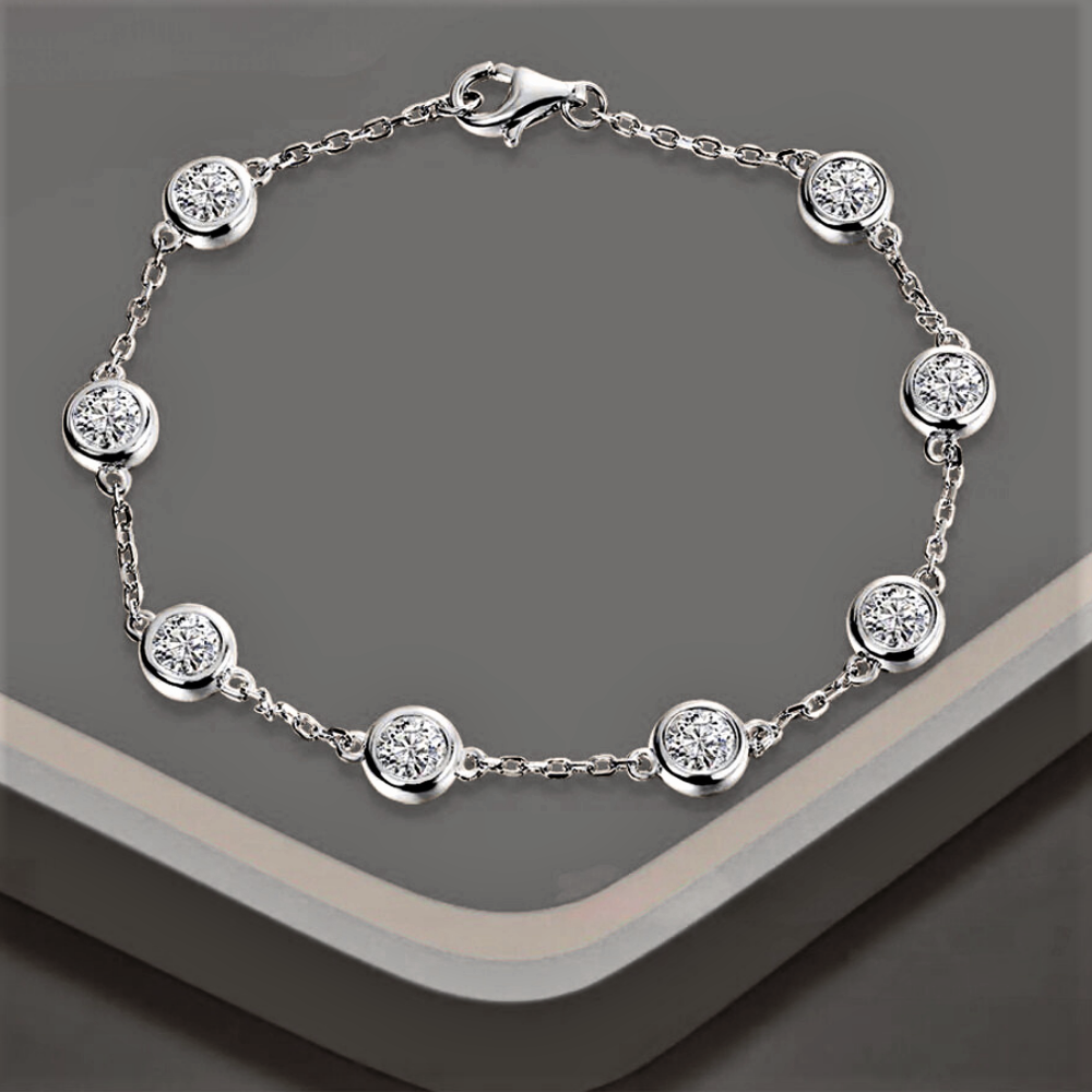 Bracciale con  8 castoni tondi con Ct 2,40 di Moissanite D Color