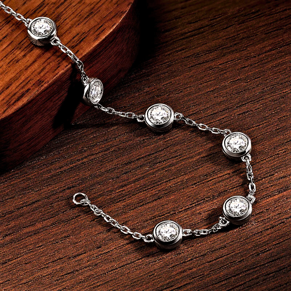 Bracciale con  8 castoni tondi con Ct 2,40 di Moissanite D Color