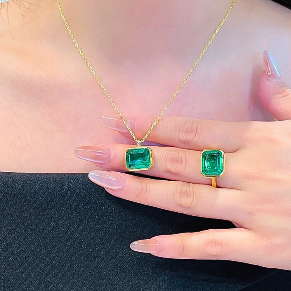 Parure Anello, orecchini e collana con Smeraldi Coltivati