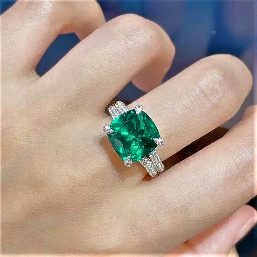 Anello con Smeraldo Colombiano Taglio Cuscino e Brillanti Lab Grown