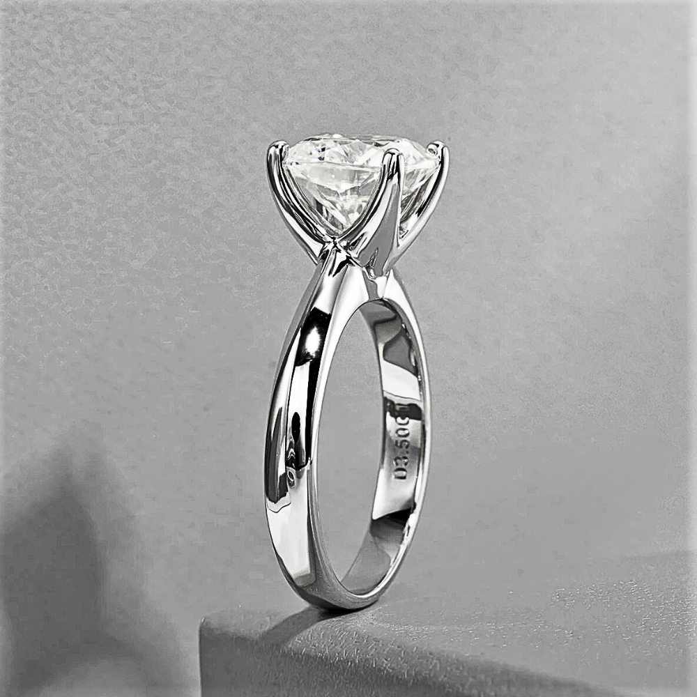 Solitario con Moissanite di ct. 3.50 Taglio Cuscino