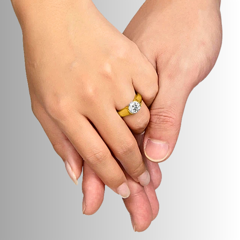 Solitario con Castone Aperto con Moissanite di ct 2,00