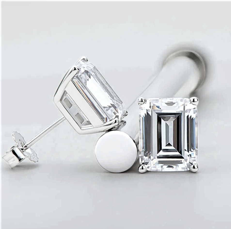 Orecchini Punto Luce con Moissaniti Taglio Smeraldo