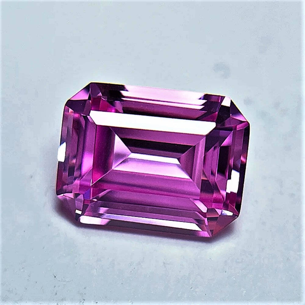 Zaffiro Rosa Intenso Lab Grown Taglio Smeraldo Certificato