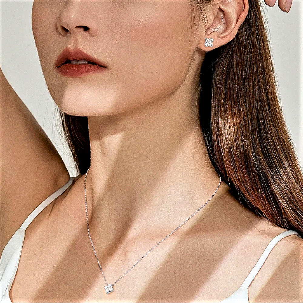 Parure "Croce di Luce": Collana e Orecchini in Moissanite D Color
