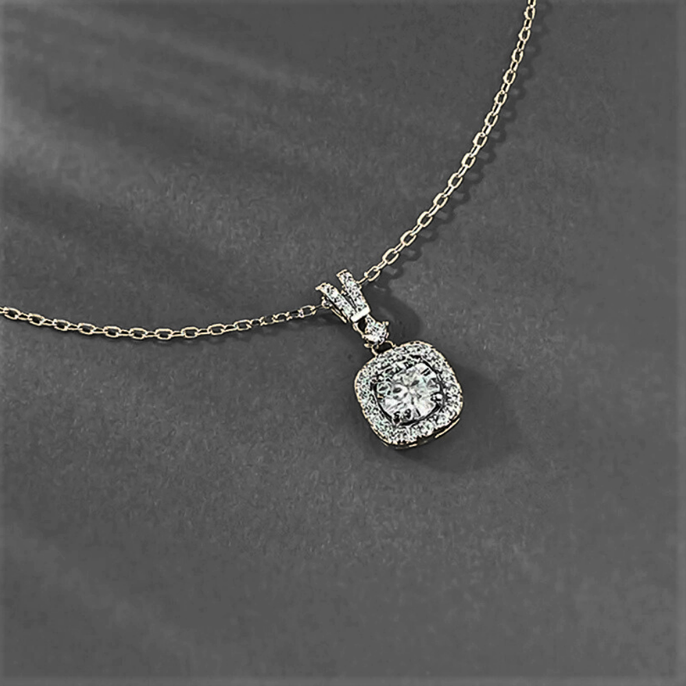Collana con Brillanti sintetici ad Alto contenuto di Carbonio
