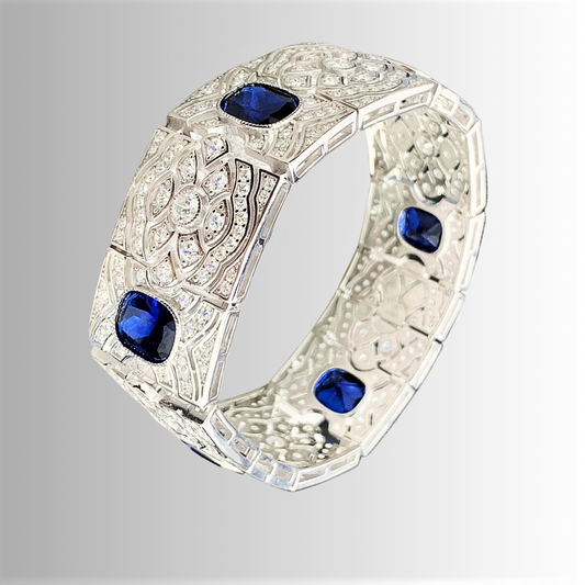 Bracciale a Fascia con Zaffiri Lab Grown Taglio Cuscino e Brillanti Sintetici ad Alto Contenuto di Carbonio