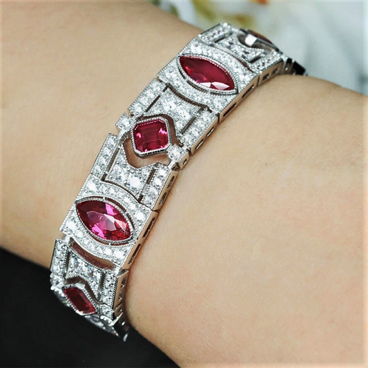 Bracciale a Segmenti con Rubini Coltivati e Brillanti Sintetici ad Alto Contenuto di Carbonio
