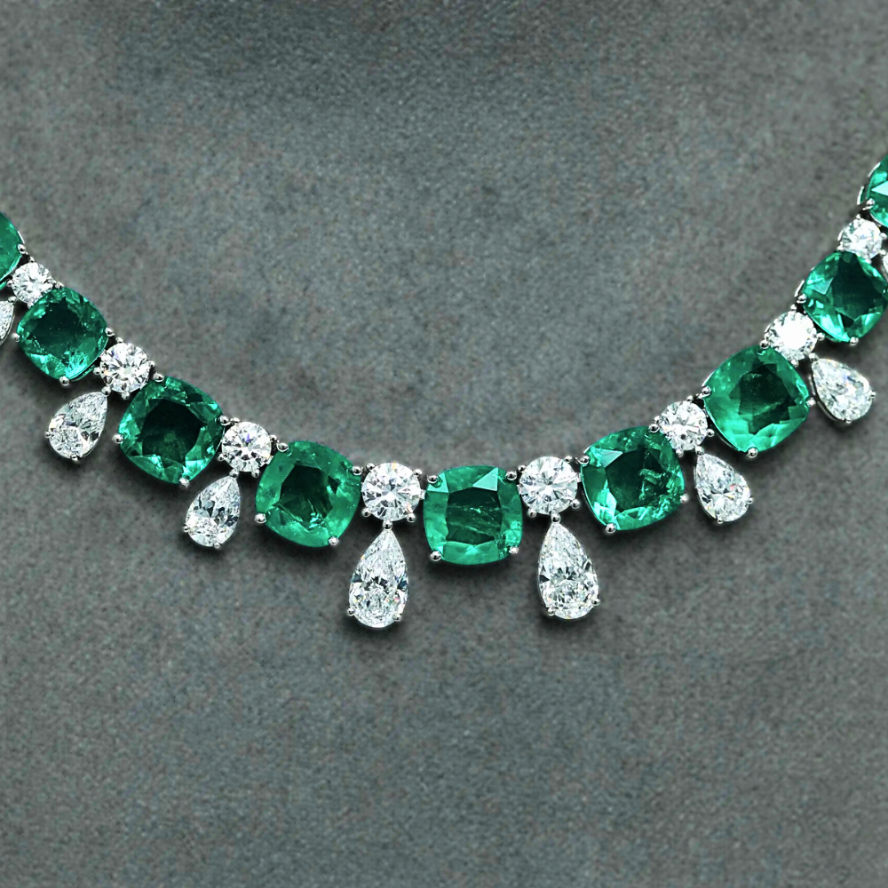 Collana con Smeraldi Taglio Cuscino e Diamanti Sintetici ad Alto Contenuto di Carbonio