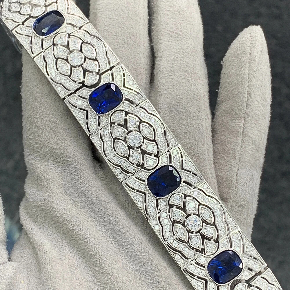 Bracciale a Fascia con Zaffiri Lab Grown Taglio Cuscino e Brillanti Sintetici ad Alto Contenuto di Carbonio