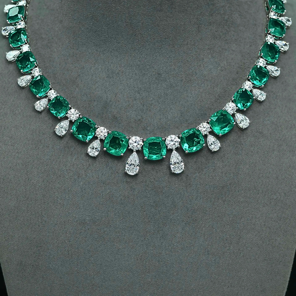 Collana con Smeraldi Taglio Cuscino e Diamanti Sintetici ad Alto Contenuto di Carbonio